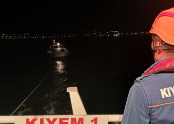 Makine arızası nedeniyle sürüklenen tekne kurtarıldı