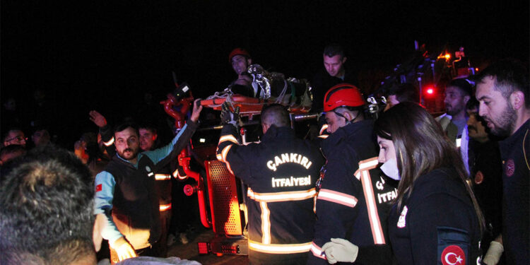 Çankırı'da uçuruma yuvarlanan kişi yaralandı