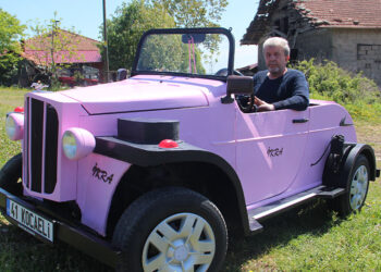 Çapa motoruyla nostaljik otomobil yaptı
