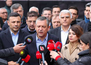 Bir ülkede meydanlar özgürse demokrasi vardır