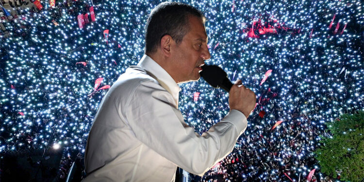 Dünya siyaset tarihinin en büyük imza kampanyasına 14 milyon 800 bin imza topladık