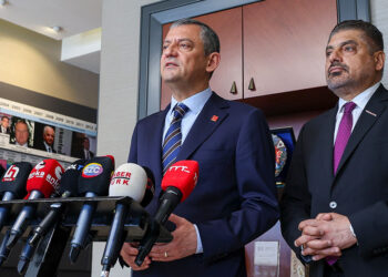 Bu ülkeyi sırtında taşıyanlar iflasa sürüklendi