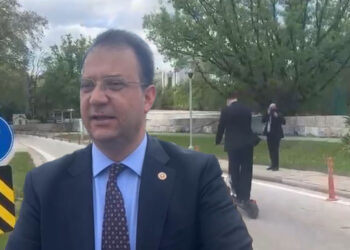 Milletvekili İnan Akgün Alp, Meclis'e skuter ile geldi