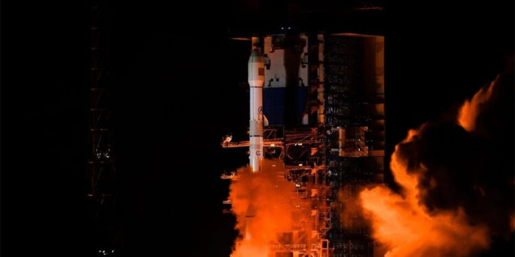 Çin yeni nesil haberleşme uydusunu uzaya fırlattı