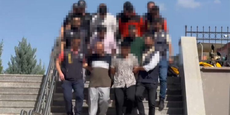 Çocukların müstehcen görüntülerini satan 11 kişi tutuklandı