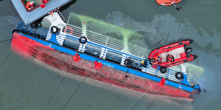 Çin'de turist tekneleri alabora oldu: 9 ölü, 70 yaralı