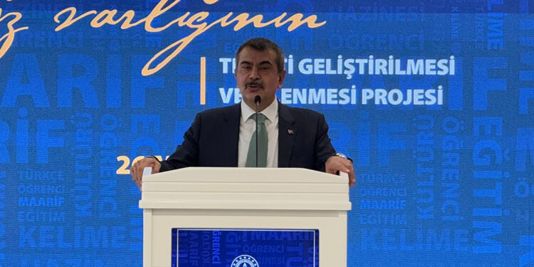 Çocuklarımızın ana dil konusunda eksikliklerinin olmaması gerekiyor