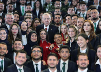 Cumhurbaşkanı Erdoğan, 19 Mayıs dolayısıyla gençlerle buluştu