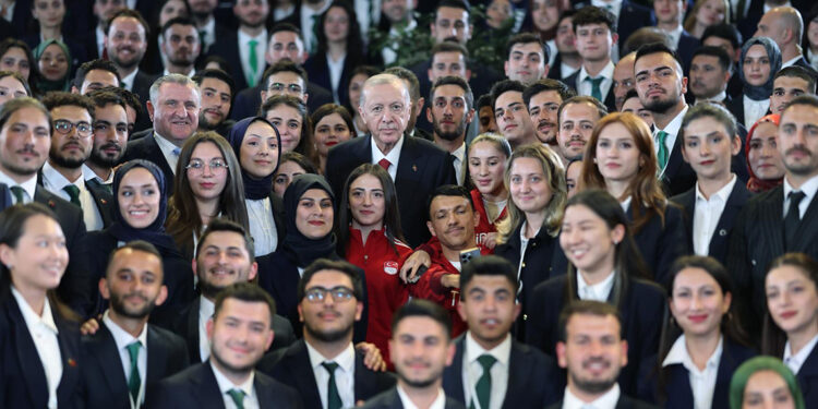 Cumhurbaşkanı Erdoğan, 19 Mayıs dolayısıyla gençlerle buluştu