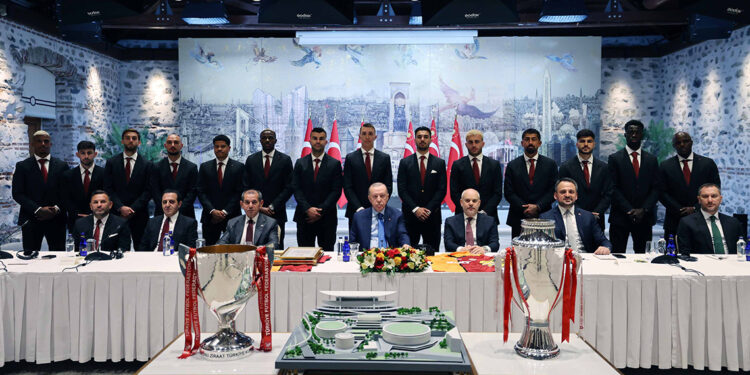 Cumhurbaşkanı Erdoğan, şampiyon Galatasaray'ı kabul etti