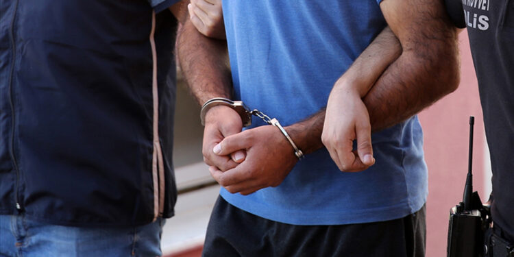 DEAŞ'a 13 milyon lira toplayan şüpheliye gözaltı