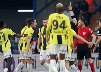 Fenerbahçe son 4 haftada şampiyonluk yarışından koptu