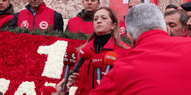 DİSK'ten Taksim Meydanı'nda basın açıklaması