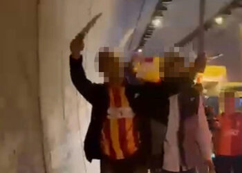 İzmir'deki kutlamalara döner bıçağı ile katılan 2 kişi gözaltına alındı