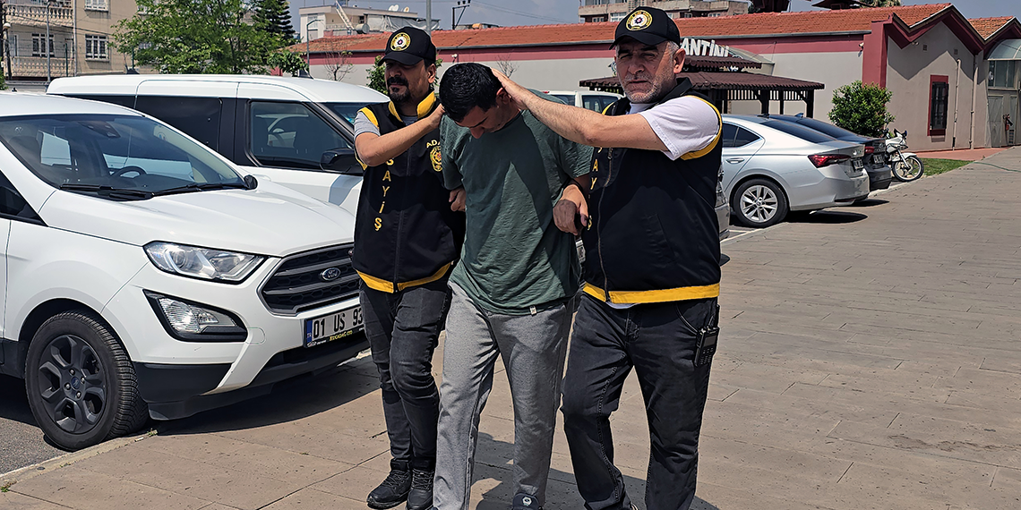 Davetli gibi gittiği 2 düğündeki takı töreninde paraları çaldı