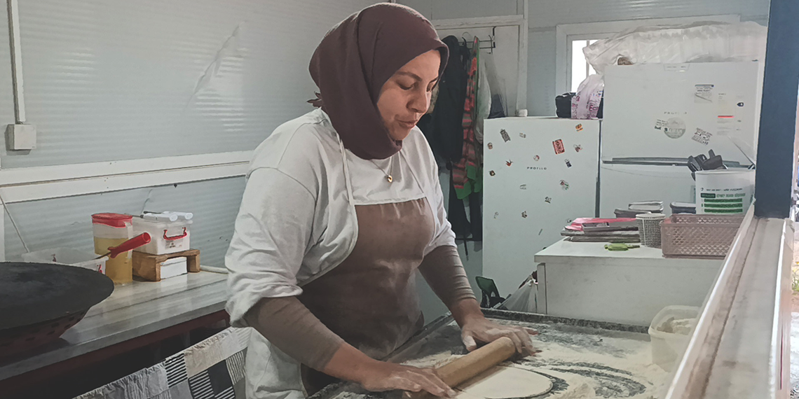 Depremzede kadınlar, 1 Mayıs'ta da mesaiye devam etti