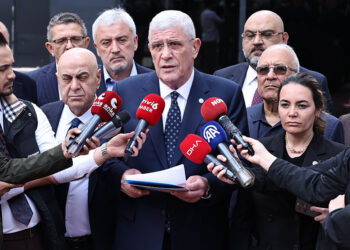 Adalet Bakanı'nı İçişleri Bakanı'nı ve Beştepe'de oturan muhterem zatı uyarıyorum