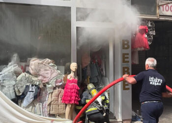 Edirne'de bebek kıyafetleri satan iş yerinde yangın