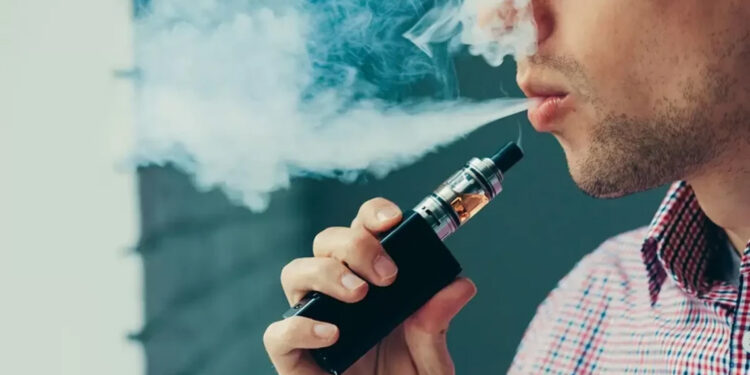 Elektronik sigara, gençlerin hayatını tehdit ediyor
