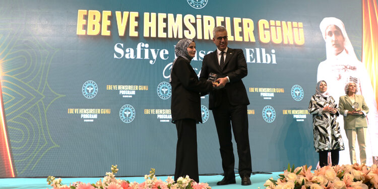 Elif Ebe, 'normal doğum'u kolaylaştıran buluşuyla ödül aldı