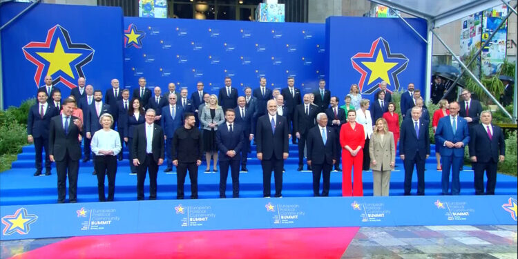 Erdoğan, Avrupa Siyasi Topluluğu Zirvesi aile fotoğrafı çekimine katıldı