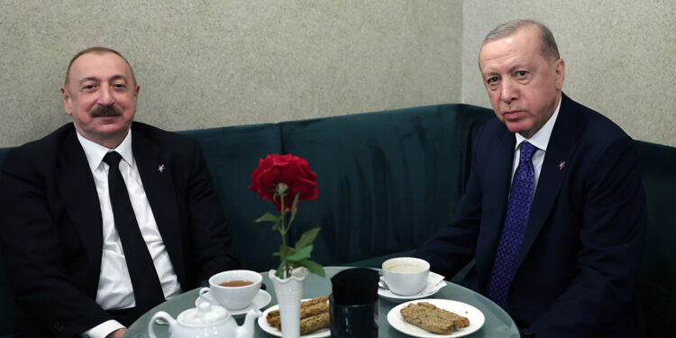 Erdoğan, Azerbaycan Cumhurbaşkanı Aliyev ile bir araya geldi