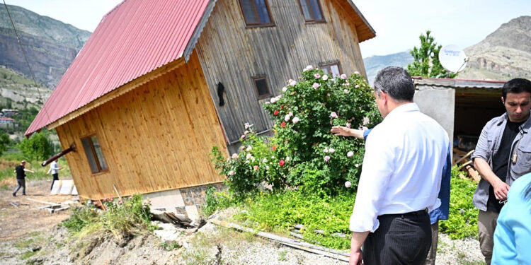 Erzurum'da heyelanlı bölgede yapılaşmaya izin verilmeyecek