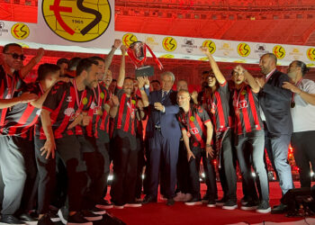 Eskişehirspor şampiyonluğunu kutladı