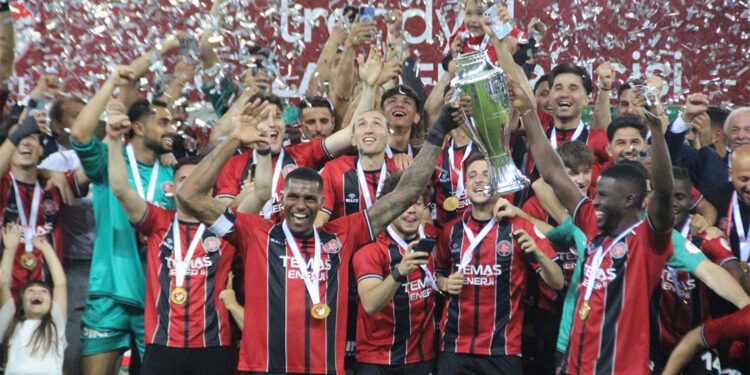 Fatih Karagümrük kupasını aldı