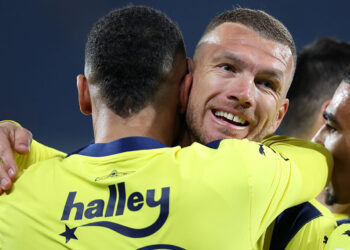 Edin Dzeko Fenerbahçe'ye veda etti
