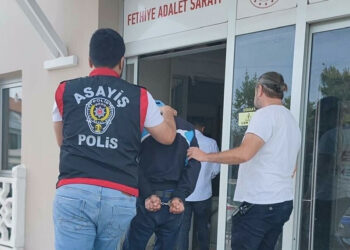 AK Parti İlçe Başkanlığı binasına taşla saldıran şüpheli tutuklandı