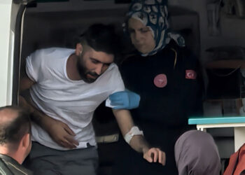Mahkemede 15 yıl kesinleşmiş hapis cezası yüzüne okunurken bayıldı