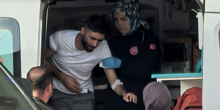 Mahkemede 15 yıl kesinleşmiş hapis cezası yüzüne okunurken bayıldı