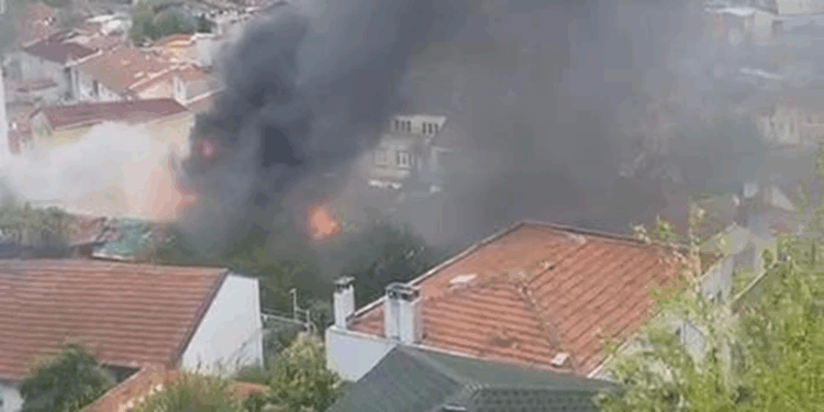 Fatih'te 3 gecekonduda yangın