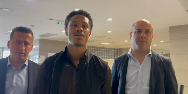 Fenerbahçeli futbolcular Oosterwolde ve Mert Müldür adliyeye geldi