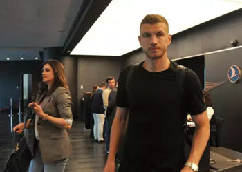 Fenerbahçe'ye veda eden Edin Dzeko İstanbul'dan ayrıldı