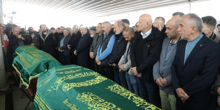 Fransa'da yangında ölen 3 kardeş, toprağa verildi