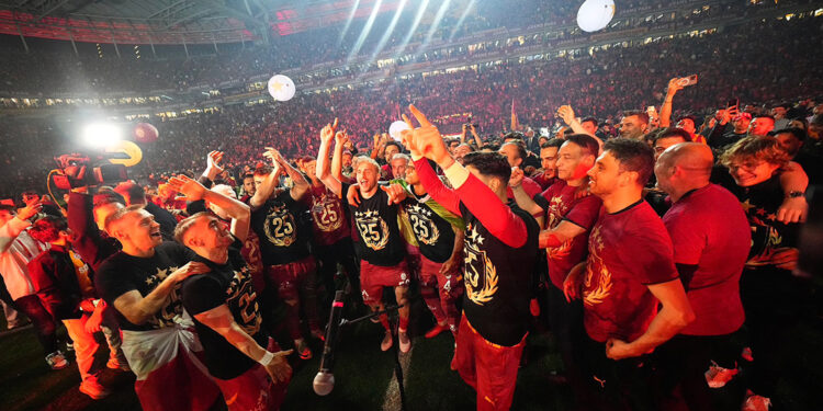 Galatasaray şampiyonluk kupasını pazar günü Yenikapı’da alacak