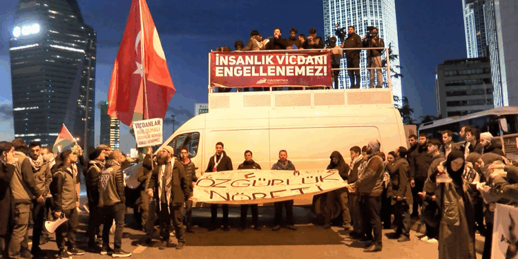 Gazze yardım gemisine gerçekleştirilen saldırı, protesto edildi