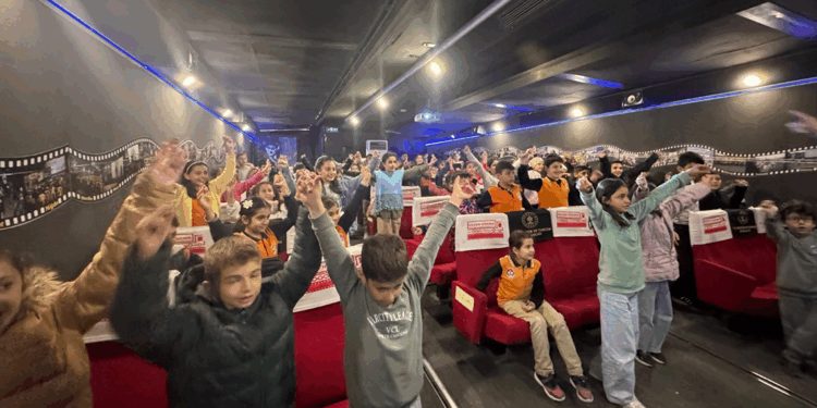 'Gezen Sinema' TIR'ı 895 bin seyirciye ulaştı