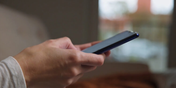 Günde ortalama 2 saat 43 dakika sosyal medyada geçiriliyor