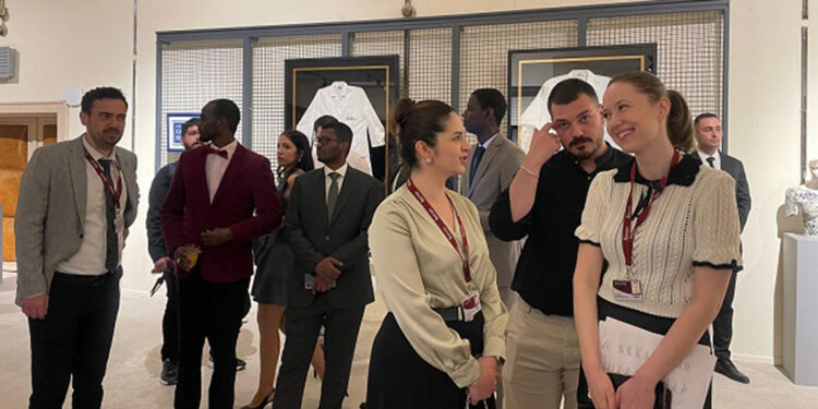 Güven Hastanesi'nden '50 Sanatçı & 50 Eser' sergisi