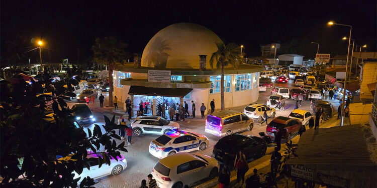 Hatay'da Hz. Hızır Türbesi ziyaretçi akınına uğradı