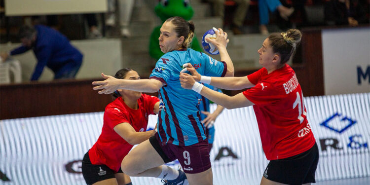 Hentbolda finalistler yarın kupa için mücadele edecek