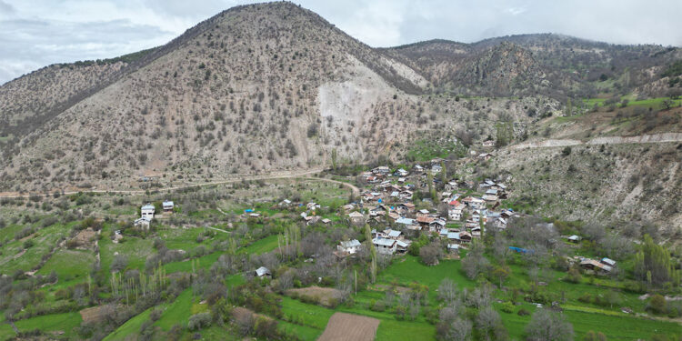 Heyelan riski nedeniyle taşınacak Kayaören köyünün yeni yeri tartışma konusu oldu