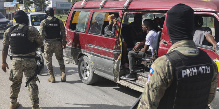Haiti'de silahlı çete kasabaya saldırdı: 50 ölü