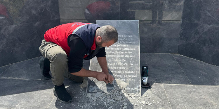 Hocalı Katliamı şehitlerinin anıldığı hitabeye zarar verildi