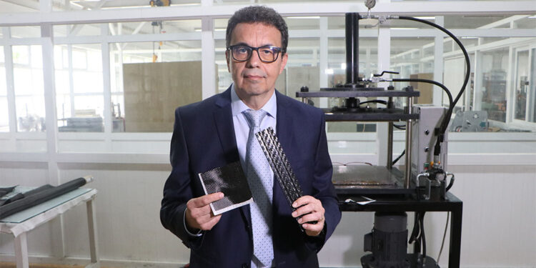 Hava ve uzay araçlarının gövdelerinde kullanılan kendi kendini onaran malzeme geliştirildi