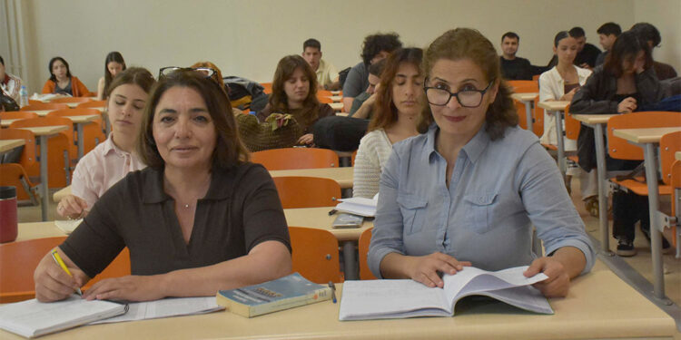 Hayatlarının ikinci baharında üniversiteli oldular