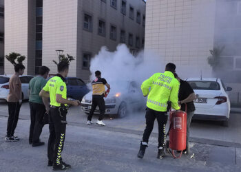 İnegöl Devlet Hastanesi otoparkında araç yangını
